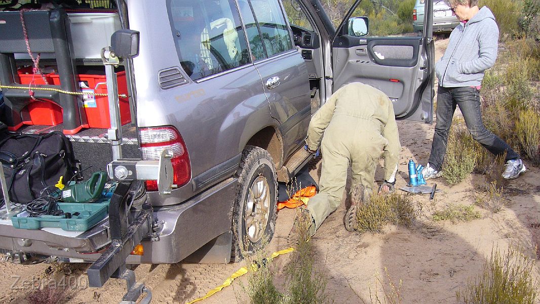 17-Air bag is ready to lift Whitey's 4WD for the tyre change!.JPG